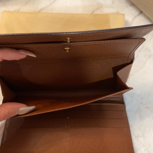 Authentic Louis Vuitton Wallet Monogram Classic - Picture 5 of 9